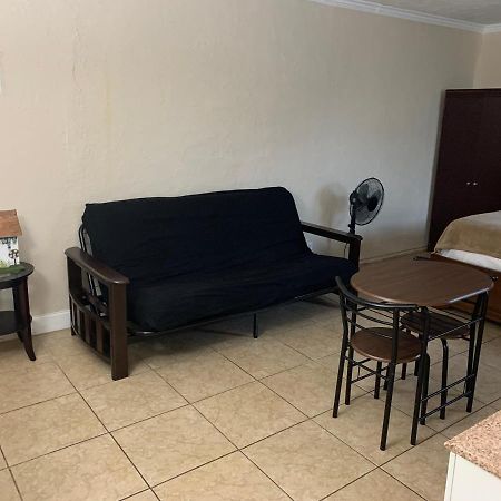 Quiet Cozy Efficiency Appartamento Hollywood Esterno foto